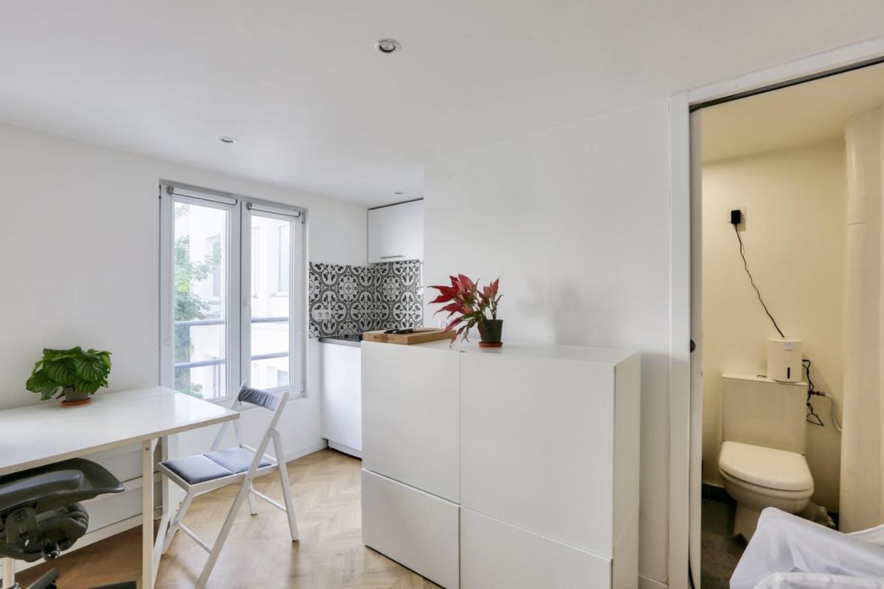 Super Studio In The 11Th District Apartment Paris Bagian luar foto