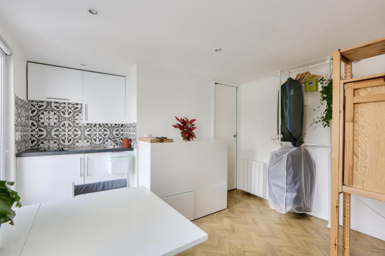 Super Studio In The 11Th District Apartment Paris Bagian luar foto