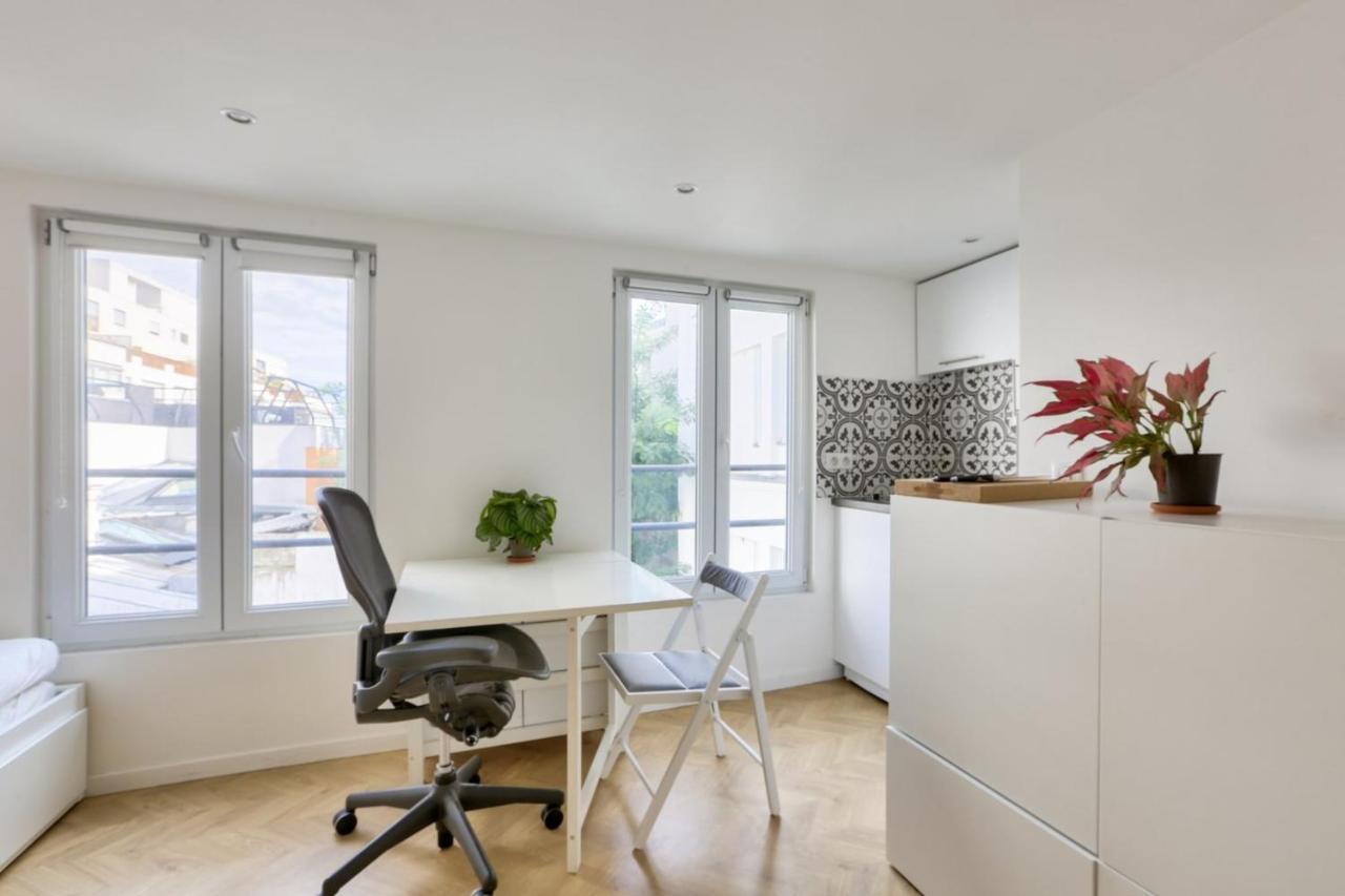 Super Studio In The 11Th District Apartment Paris Bagian luar foto